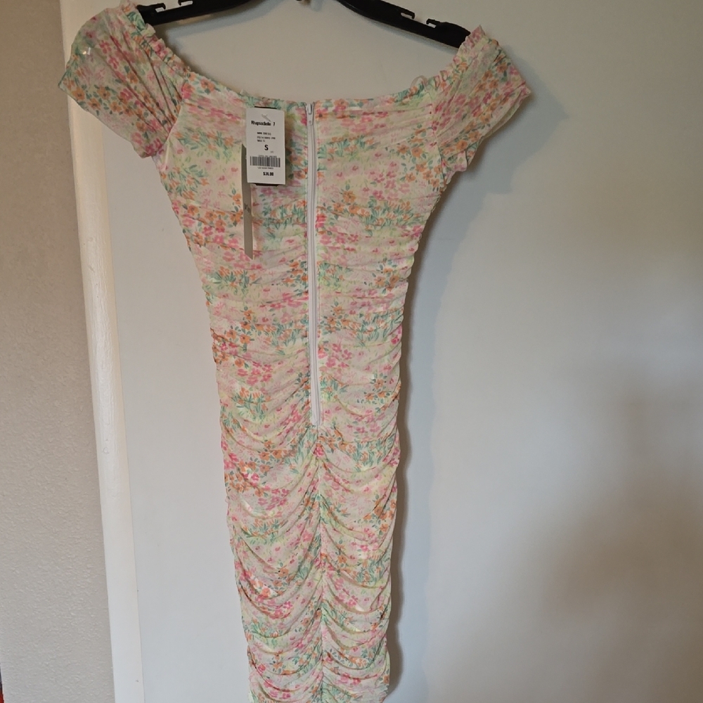 Floral Ruched Dress - Picture 4 of 7